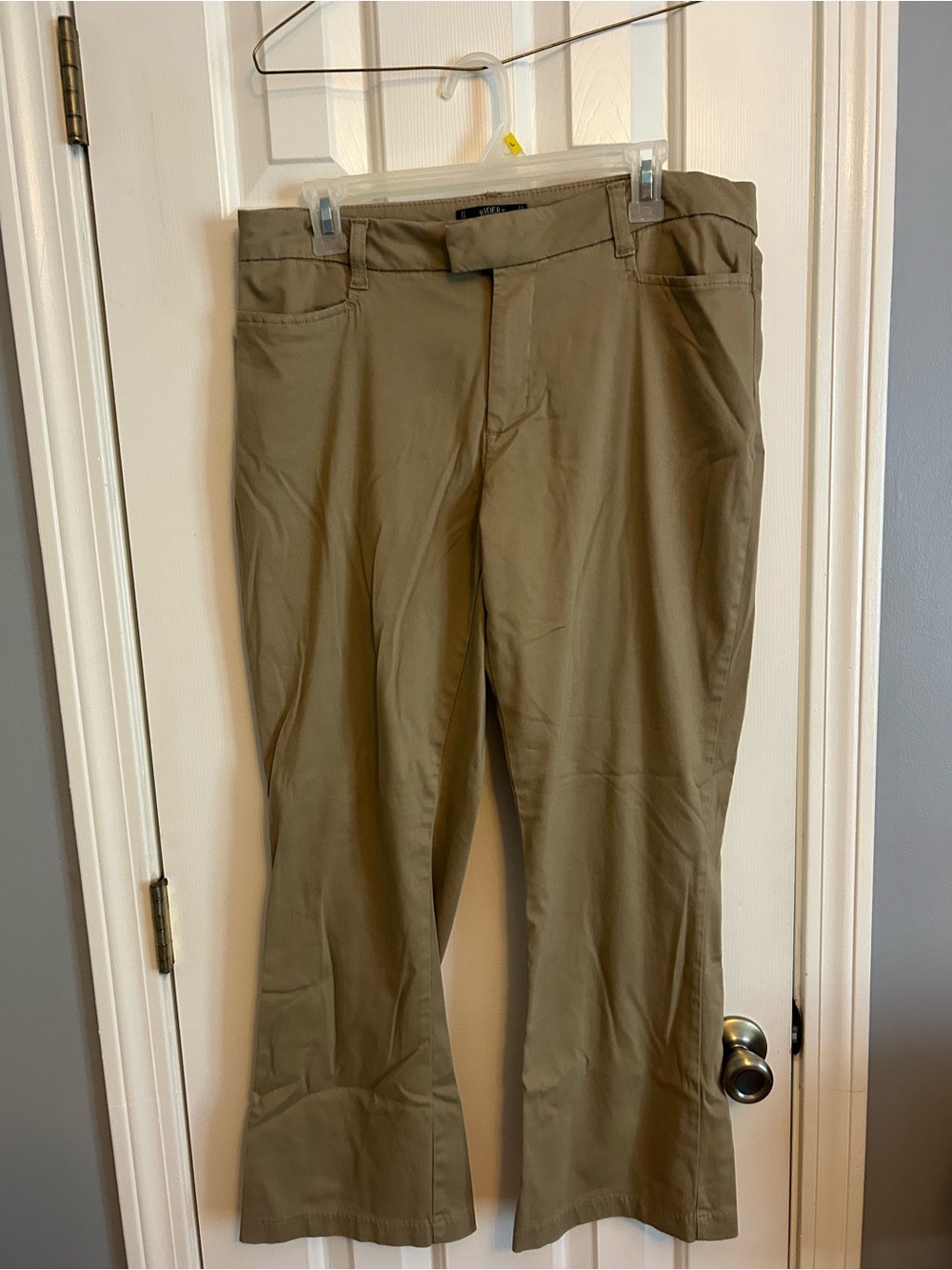 Women’s Classic Straight-Leg Khaki Pants